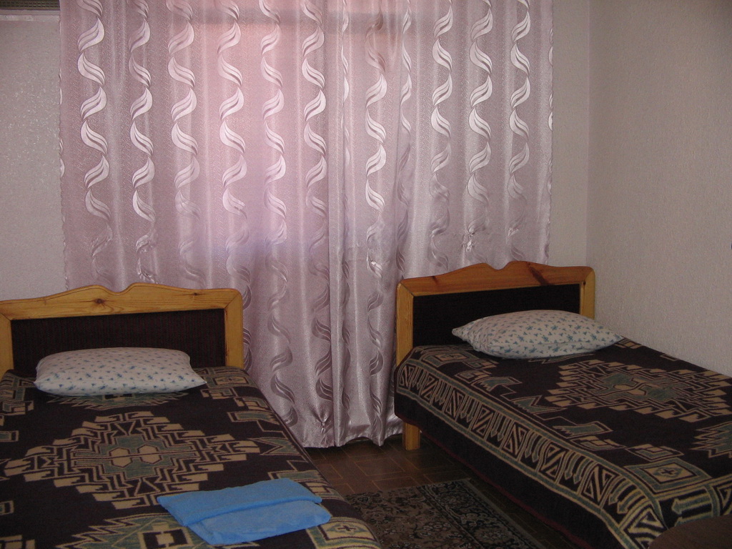 Rovshan Hotel 12/20