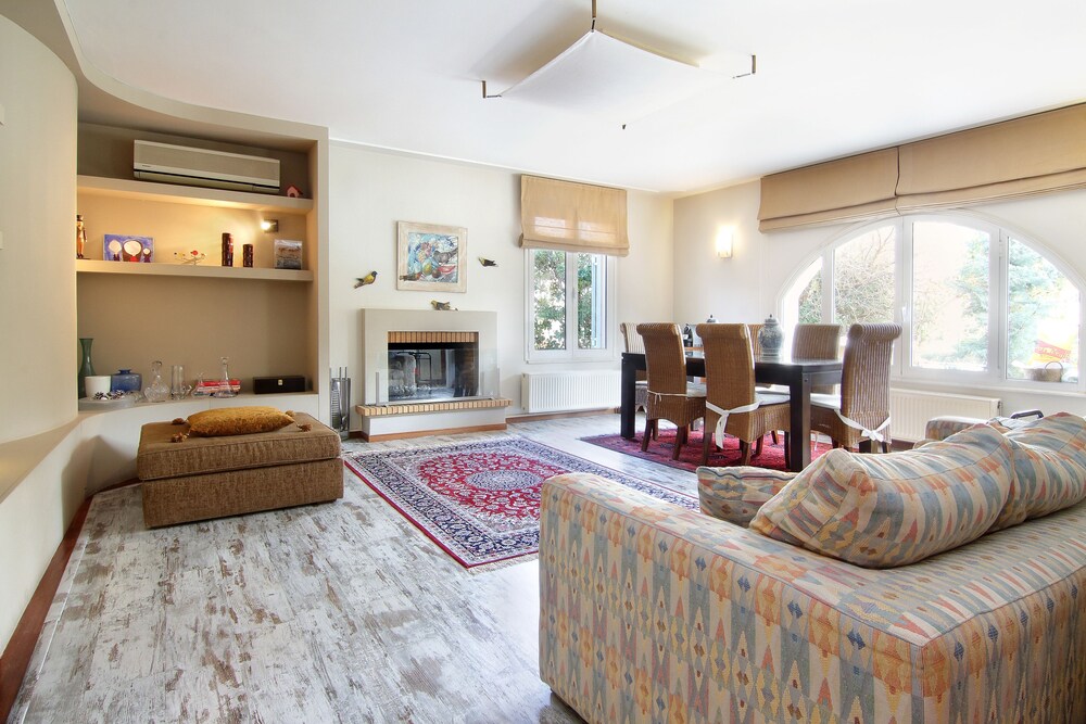 Oasis Pool House 33/50