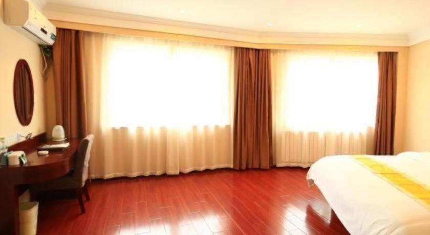 GreenTree Inn Qingdao Licang District Shuyuan Road Da Weng Plaza Express Hotel 30/50