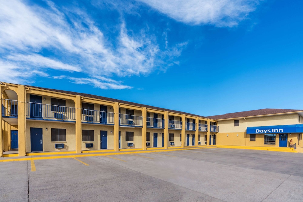Days Inn By Wyndham Tucumcari 1/52