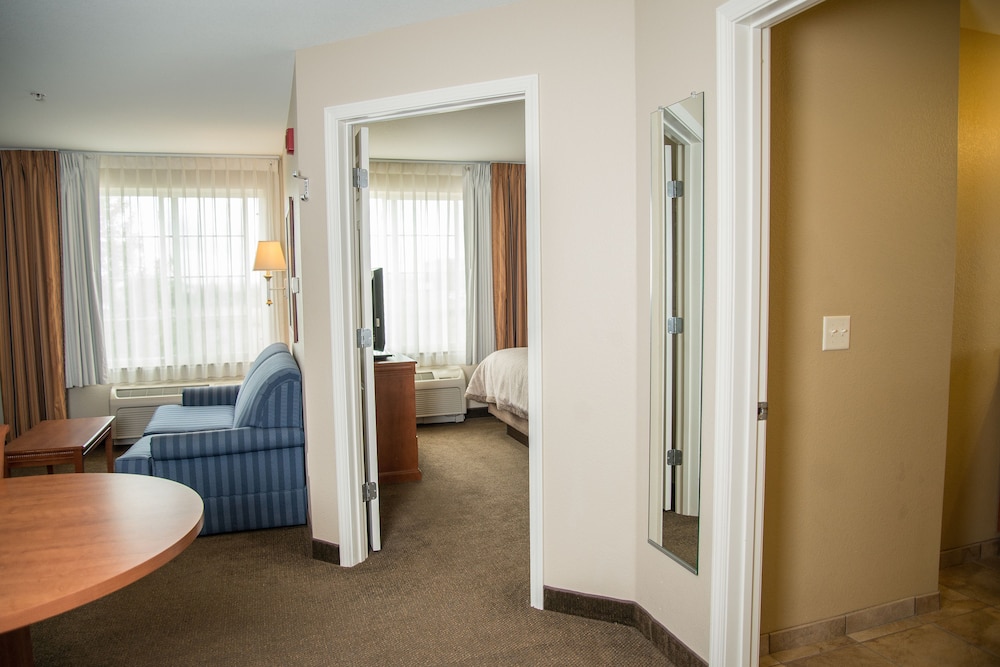 Candlewood Suites Loveland 23/62