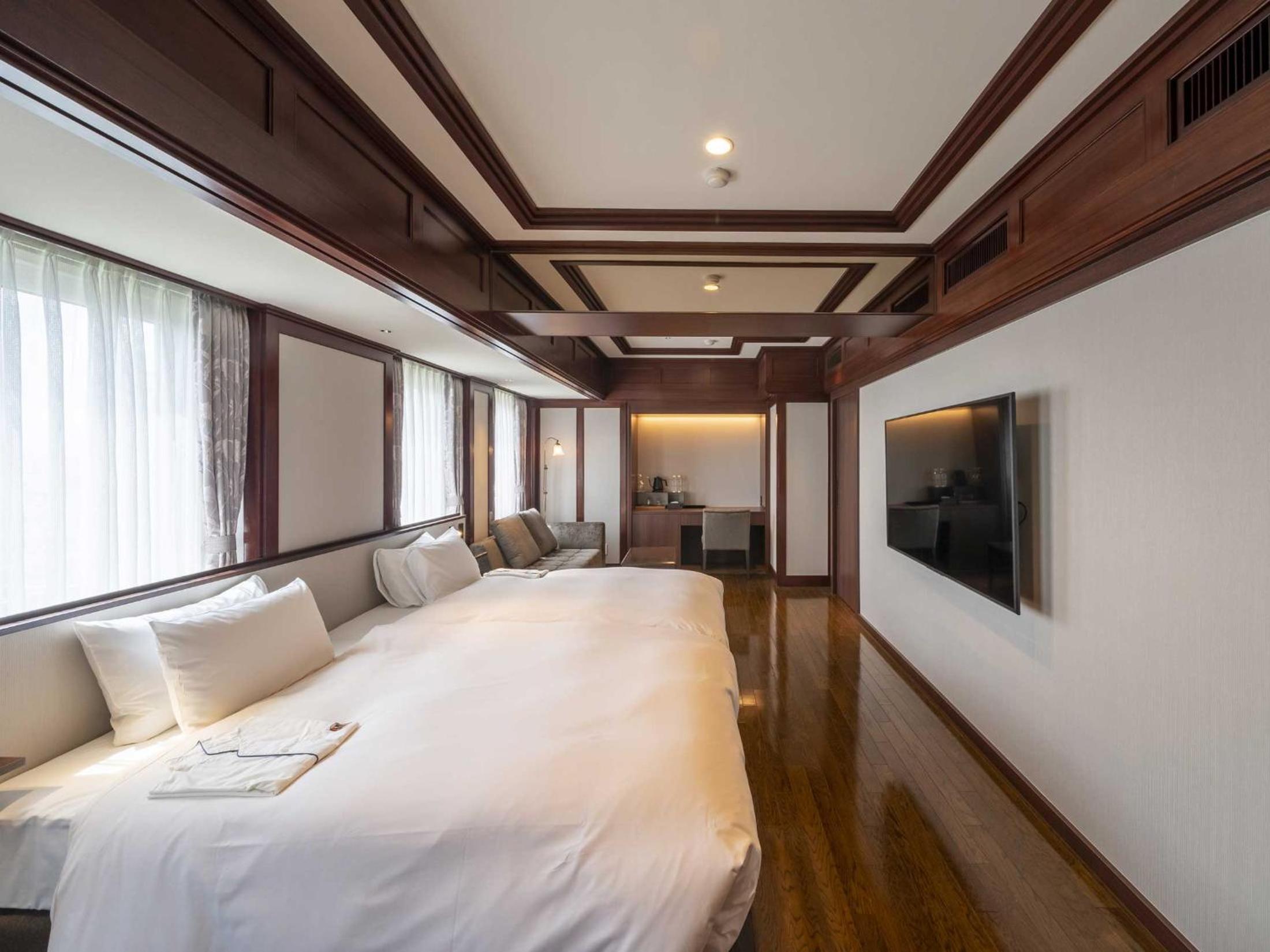 Junior Suite, Twin Beds, Sofa, South Building