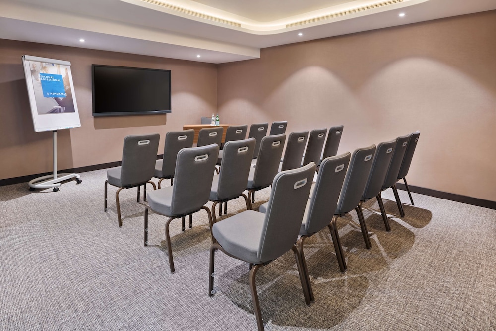 Radisson Blu Hotel Dubai Waterfront 66/78