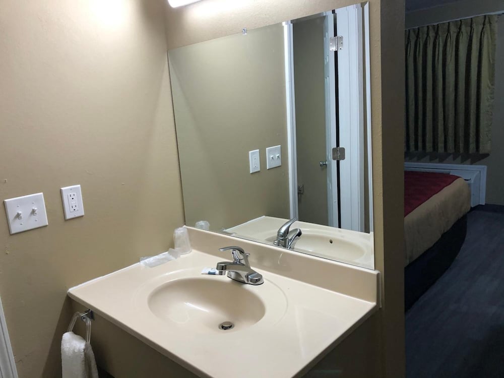 Deluxe Inn & Suites By OYO Miami OK 7/51