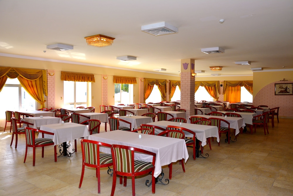 Desert View Hotel 38/48