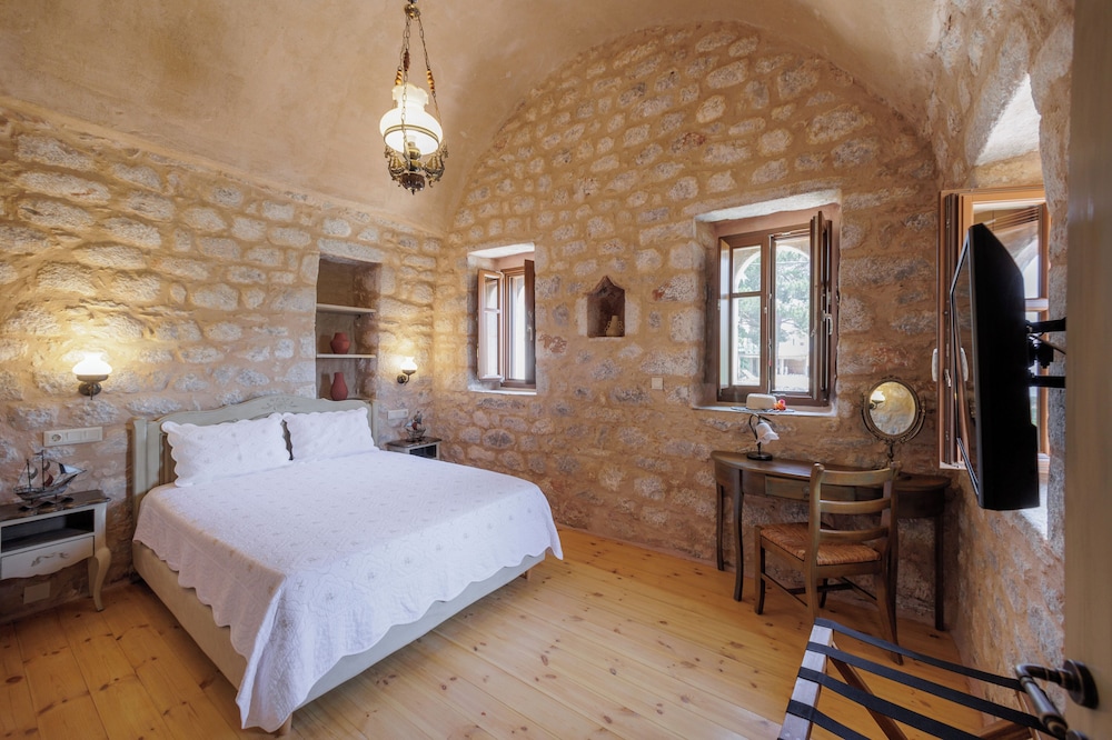 Arapakis Historic Castle 12/50