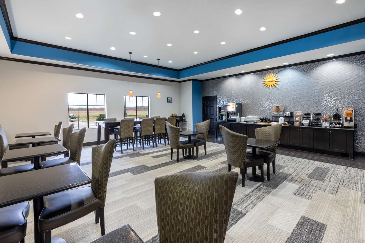 La Quinta Inn and Suites by Wyndham Mt. Pleasant 63/72