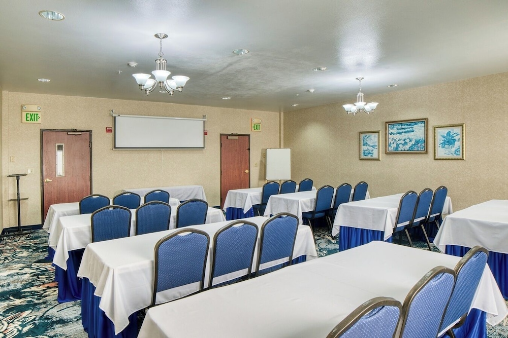 Evergreen Inn And Suites 51/59