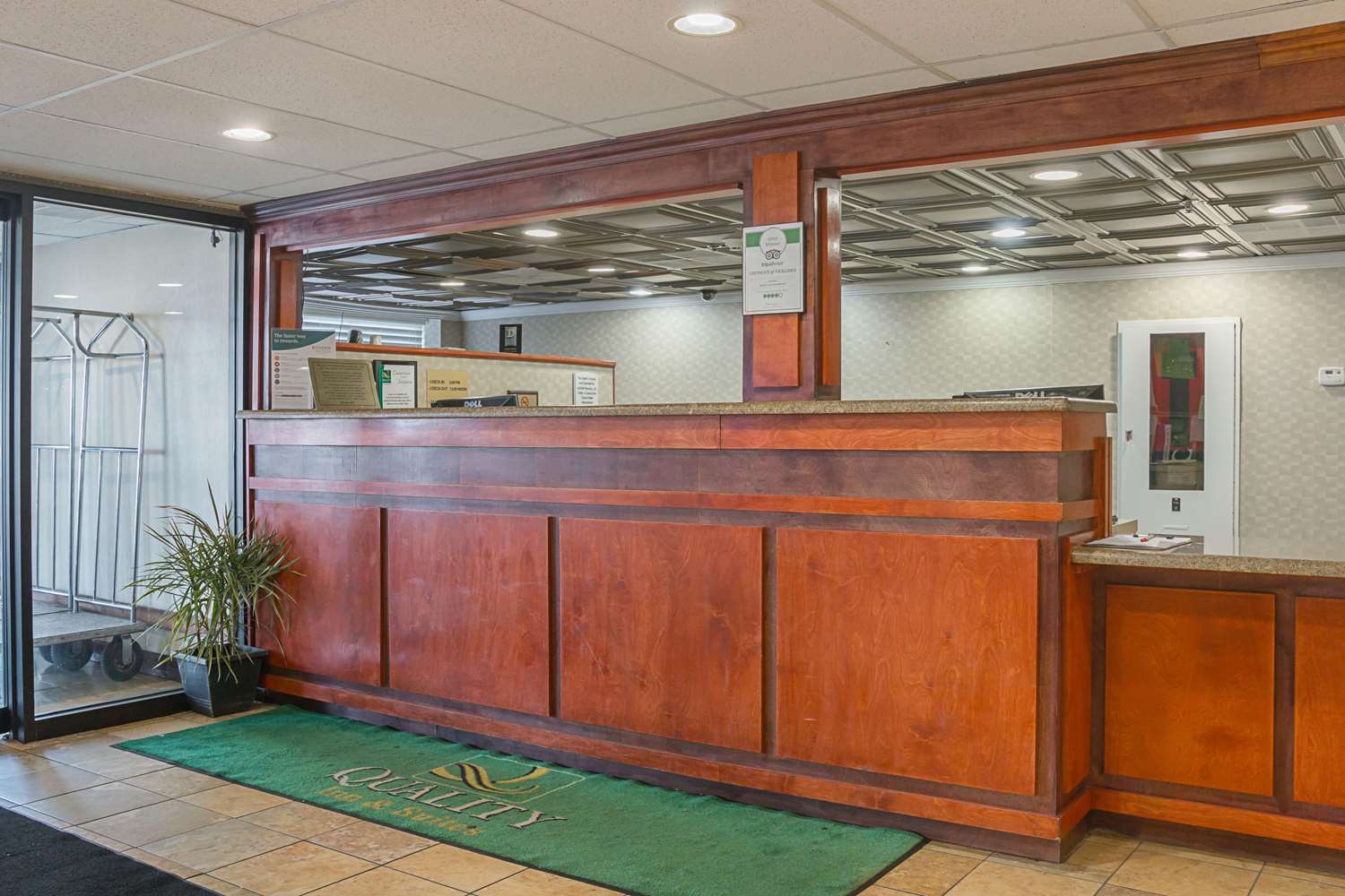 Quality Inn and Suites Detroit Metro Airport 6/27