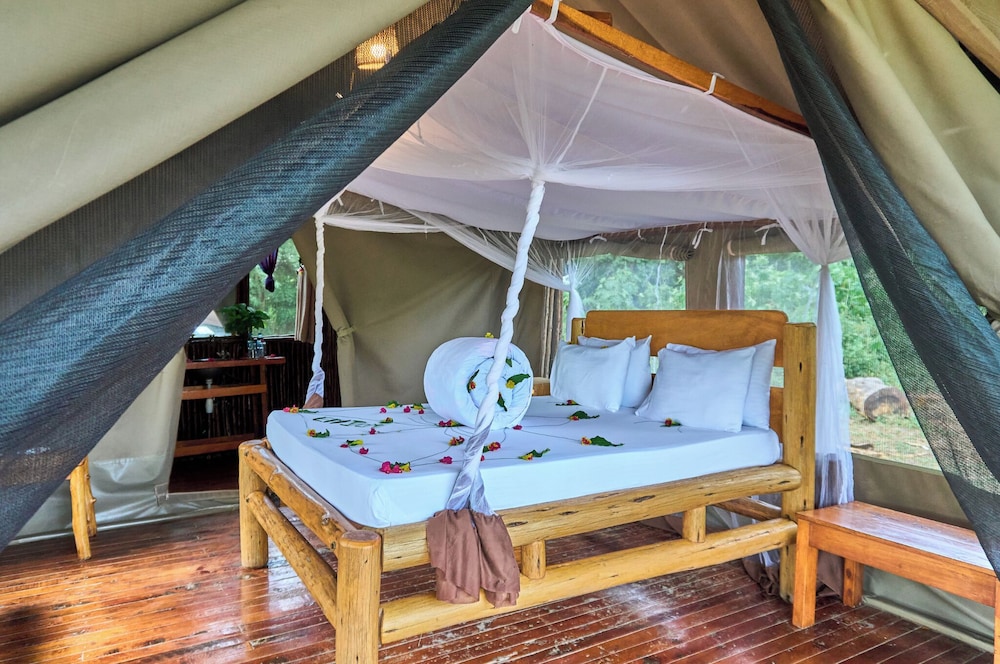 MIGUNGA TENTED CAMP 10/47