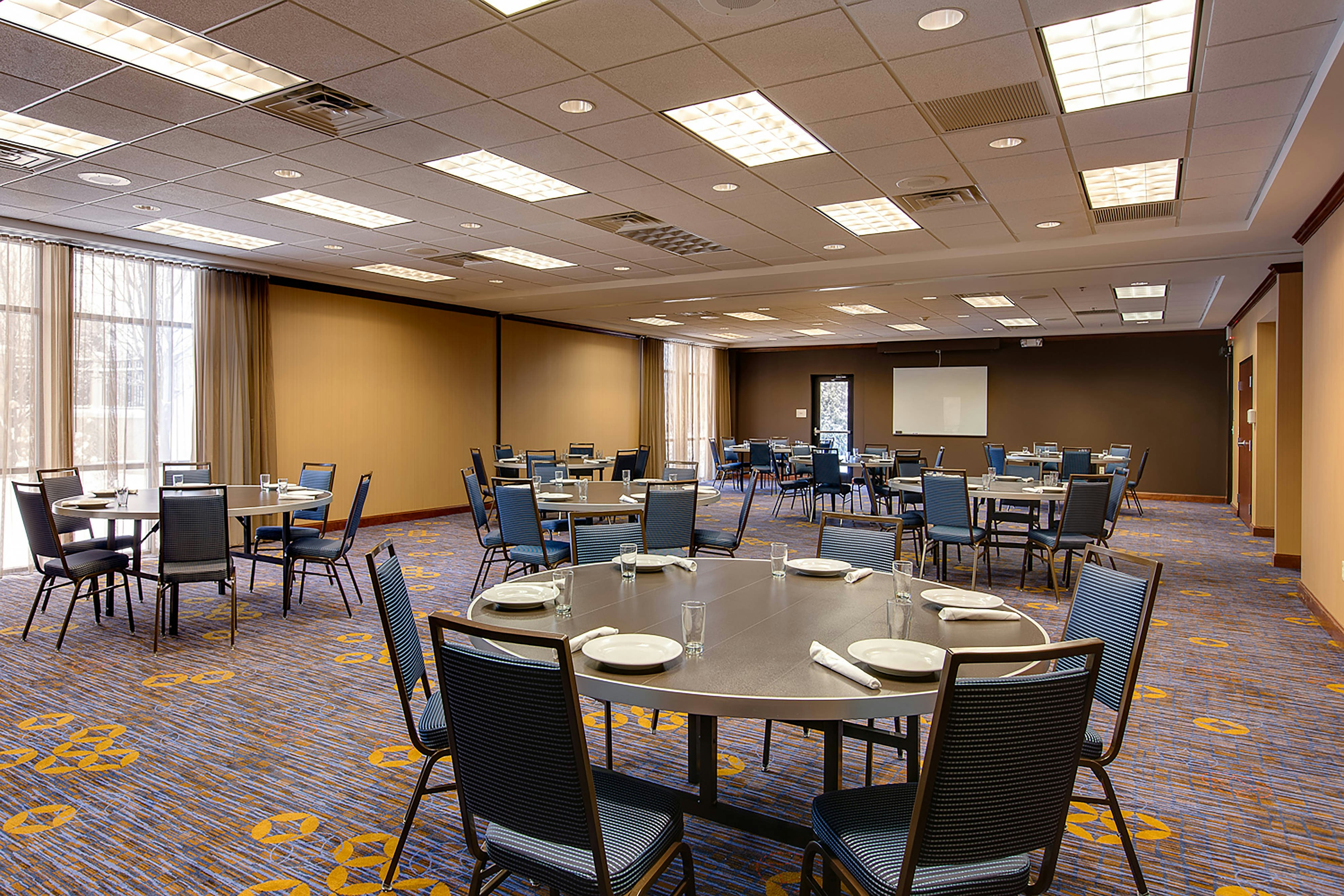 Courtyard by Marriott Chicago Schaumburg/Woodfield Mall 12/14