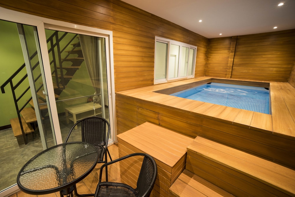 The M Pool Villas Bangkok - Bts Ekkamai 18/26