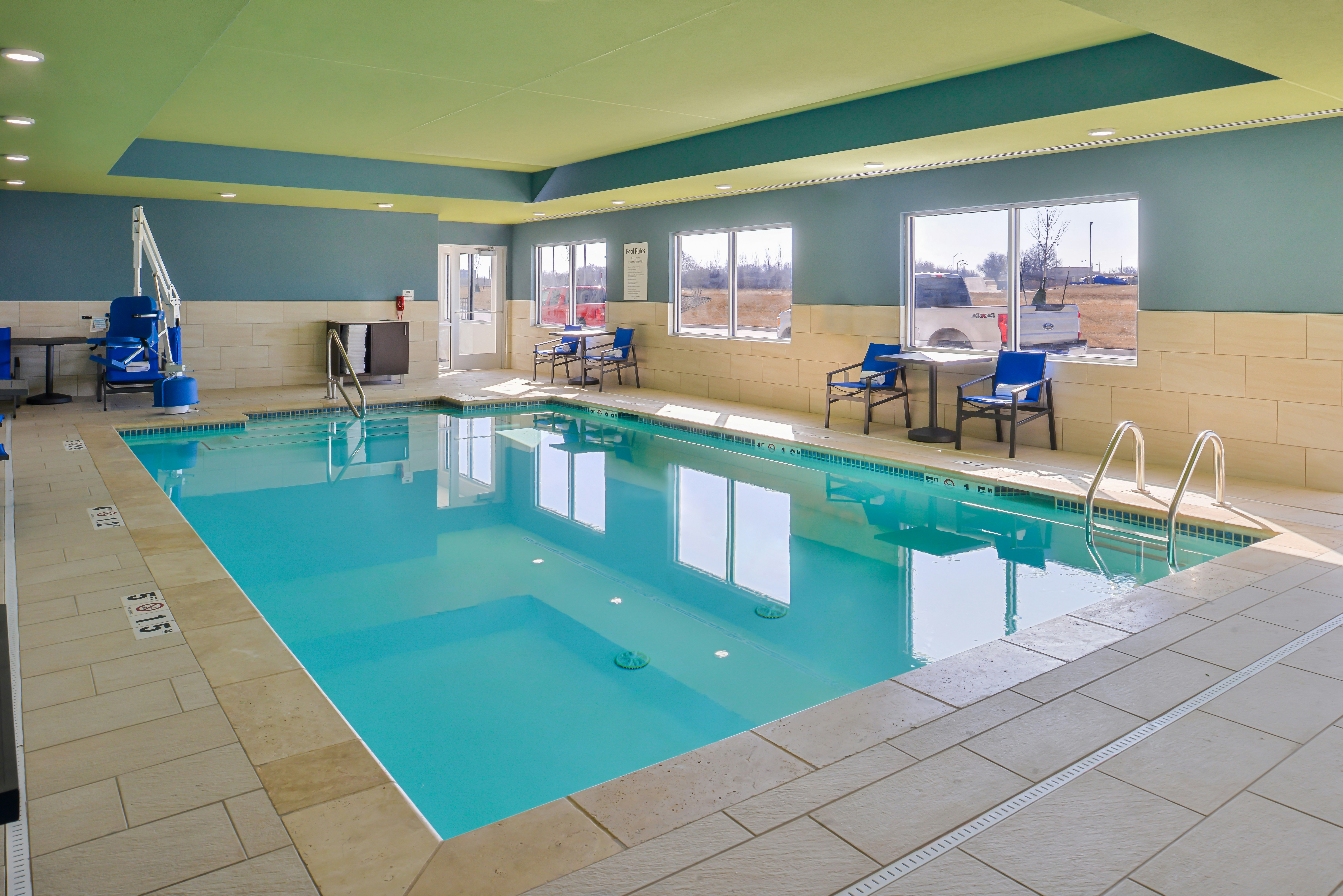 HOLIDAY INN EXPRESS & SUITES KANSAS CITY - LEE'S SUMMIT 13/30
