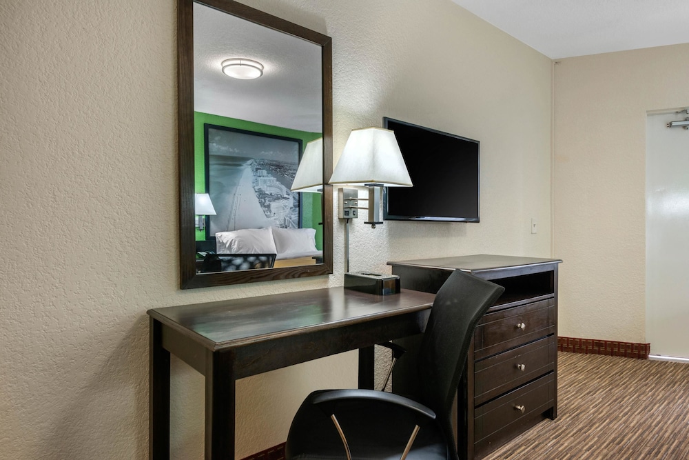 Quality Inn Daytona Beach Oceanfront 27/30