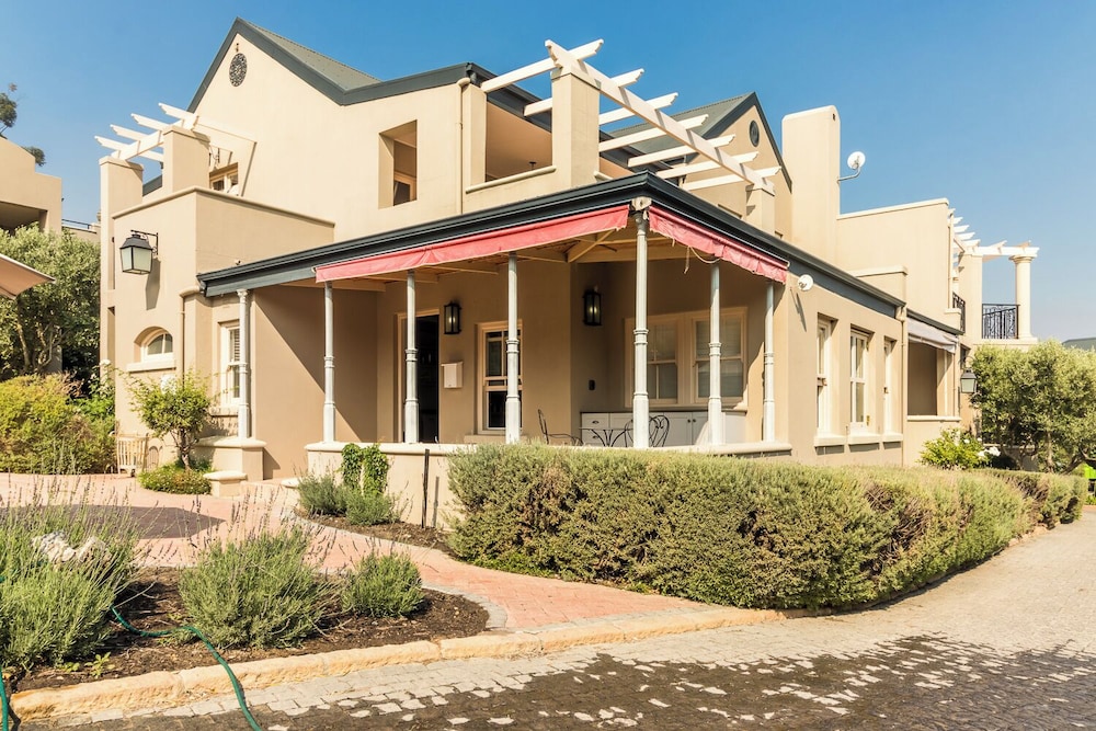 L Ermitage Franschhoek Chateau Villas 3/24