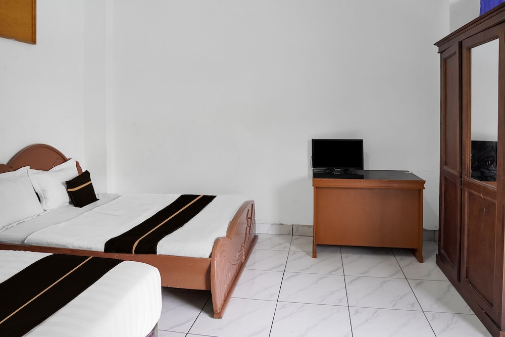 Collection O near Universitas Negeri Padang formerly Hotel Amra 37/49