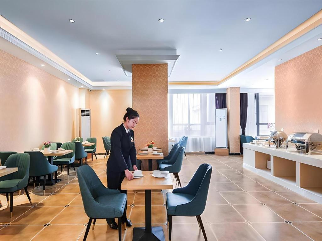 Vienna Hotel (Taicang Zhenghe Road) 35/40