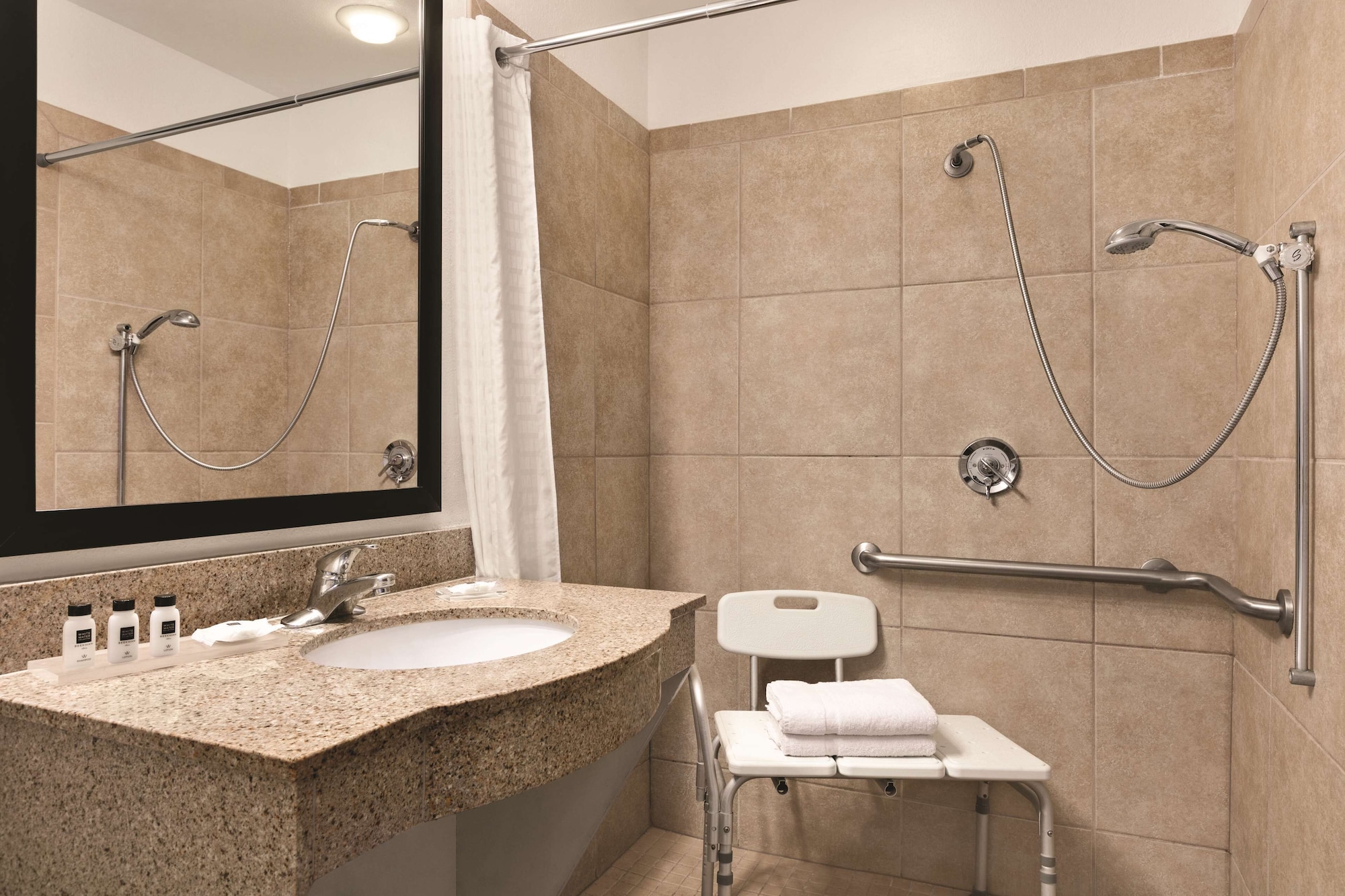غرفة بسريرين كوين لذوي الإعاقة، Country Inn and Suites by Radisson Tampa/Brandon FL 4/4