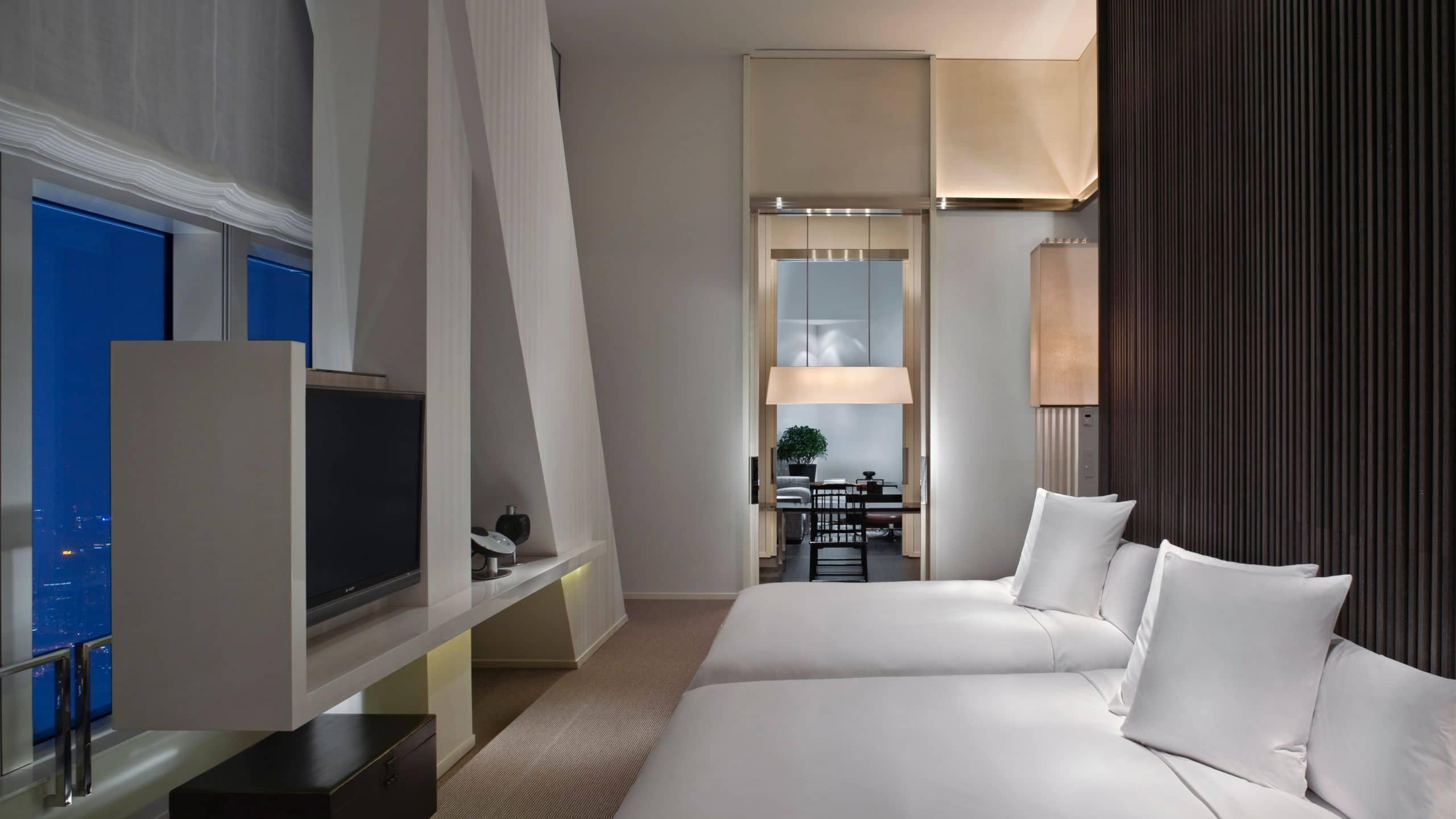 Diplomat, Suite