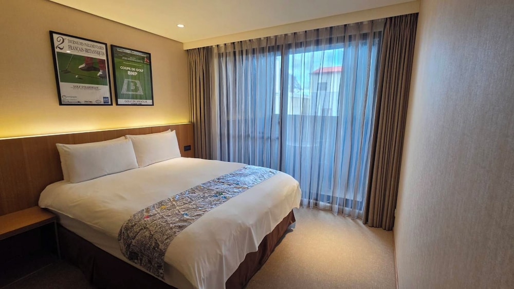 Superior, Suite, Double Bed, City View, Balcony