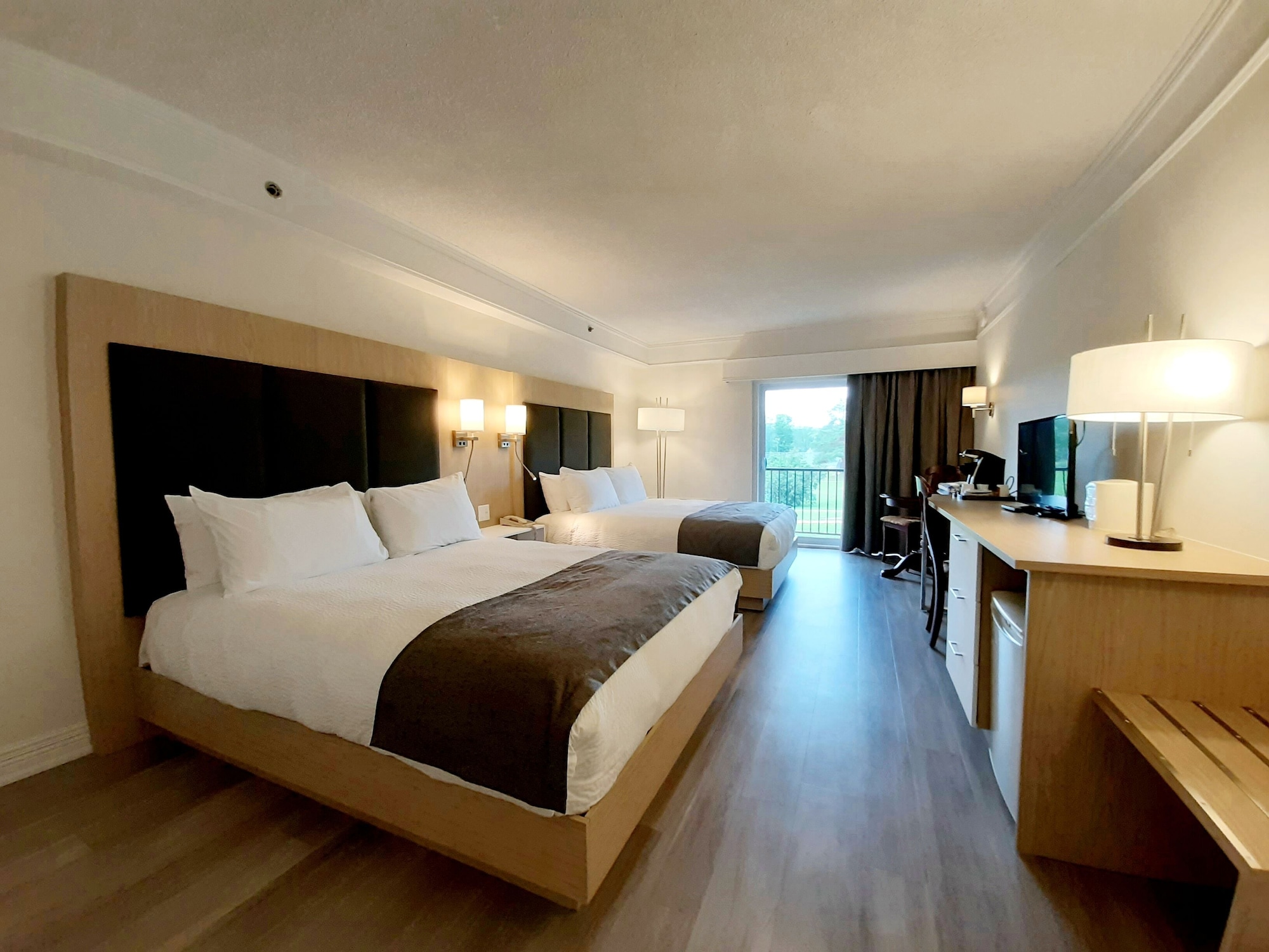 SIGNATURE, 2 QUEEN BEDS, MOUNTAIN SIDE
