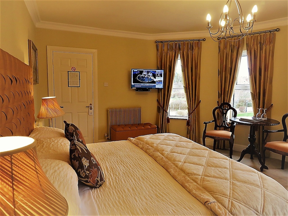 Brook Manor Lodge 11/32
