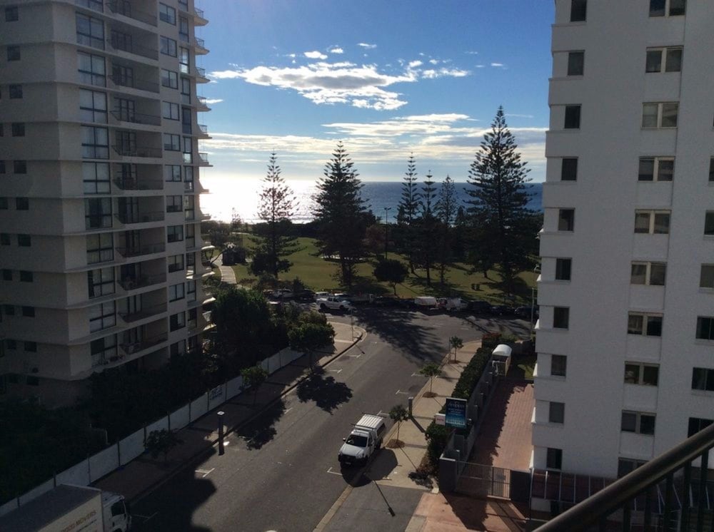 Pacific Resort Broadbeach 9/77