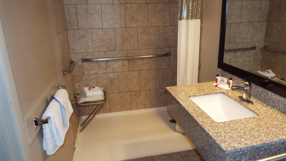 Economy Suites Springfield - I-44 10/43