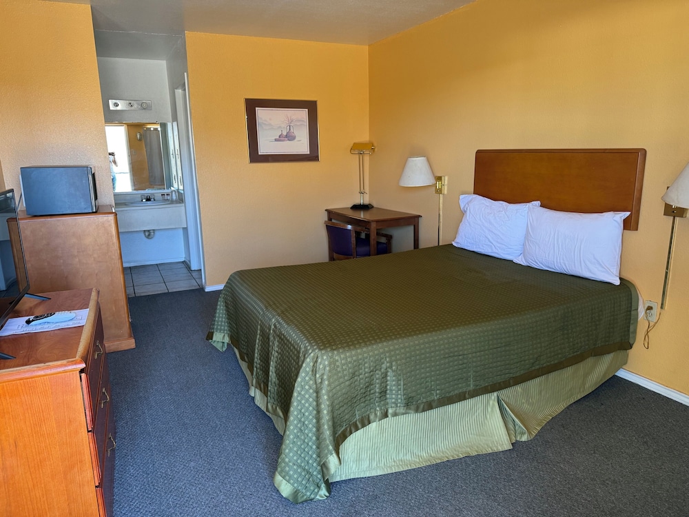 La Vista Inn 7/47
