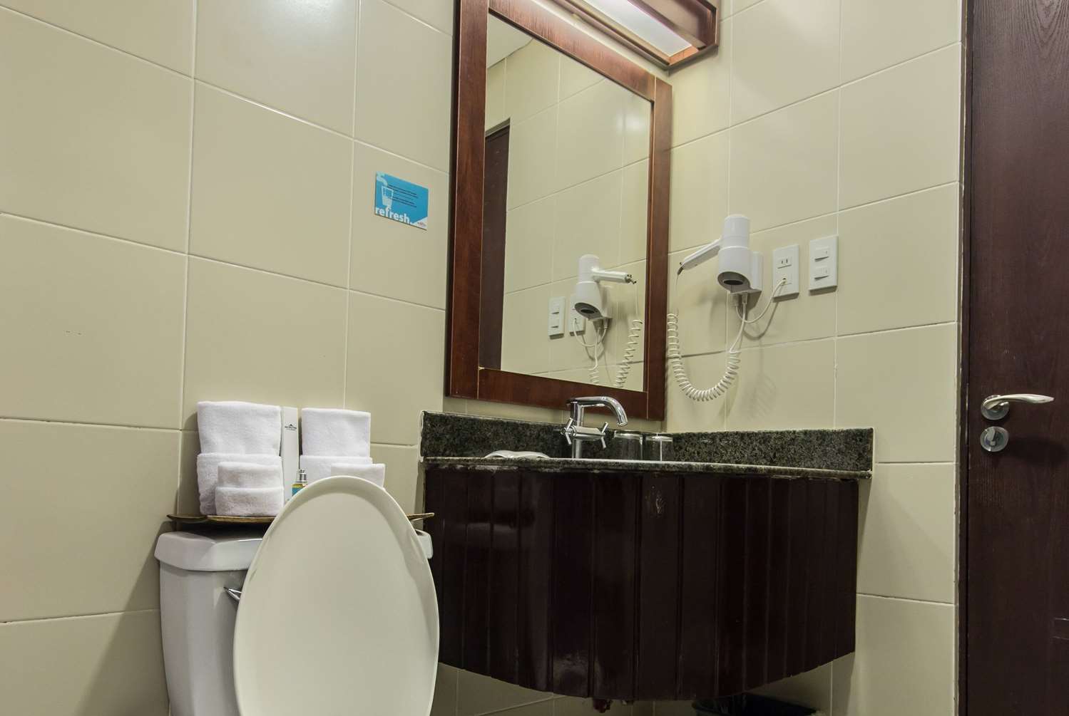 Microtel by Wyndham Mall of Asia 43/44