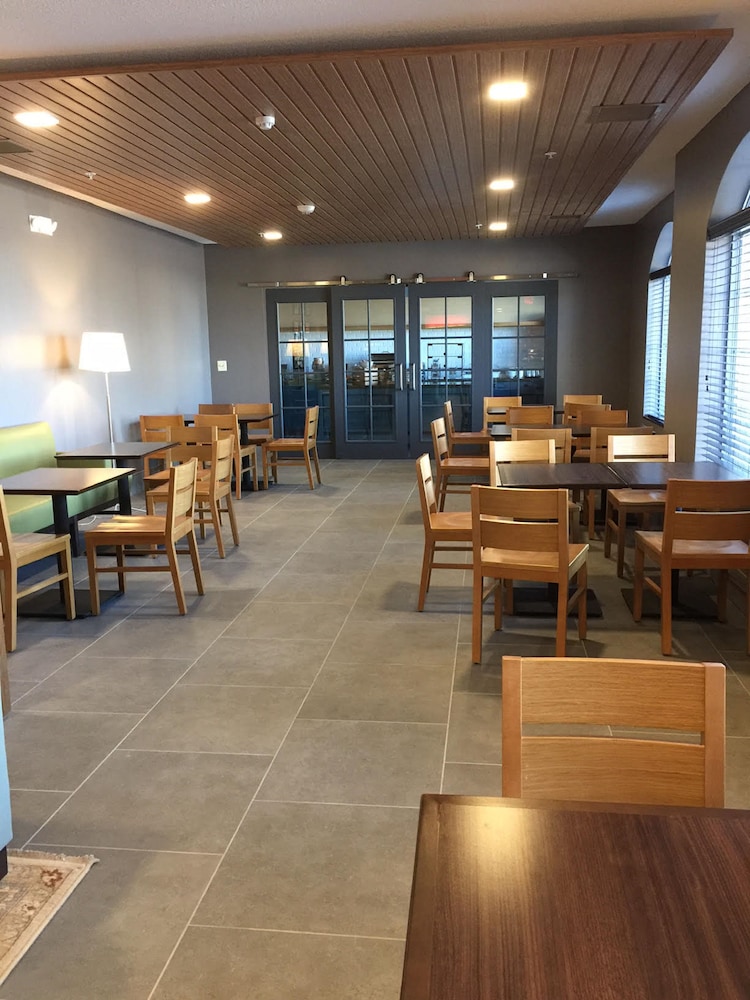 Country Inn & Suites by Radisson, Novi, MI 22/26