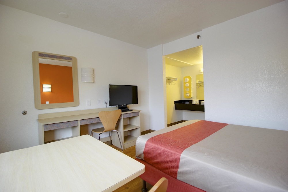 Motel6 Lantana/West Palm Beach, FL 27/60