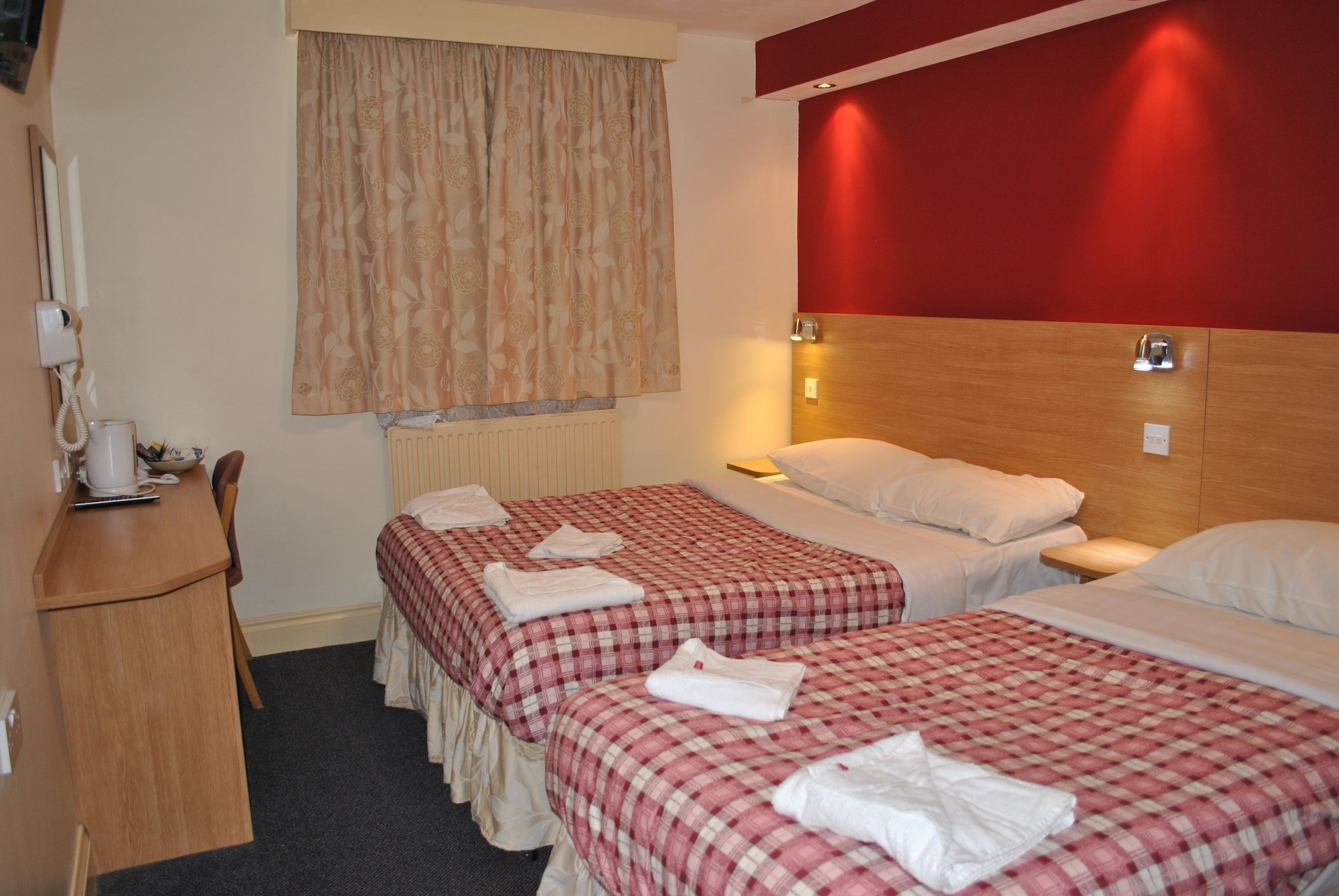 ROOM, QUADRUPLE