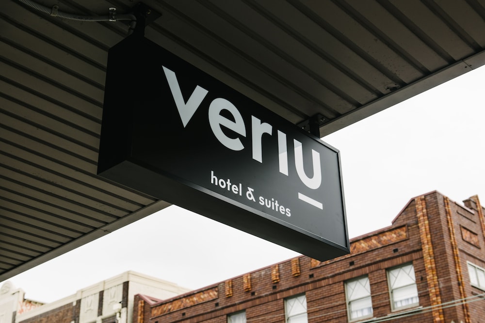 VERIU RANDWICK 8/48