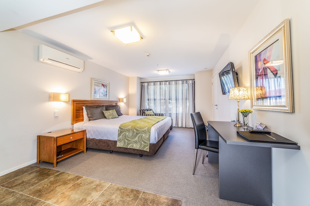 Quality Suites Alexander Inn 18/54