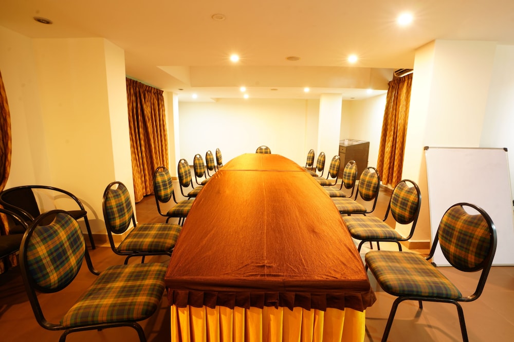 HOTEL GRAND BEE 47/50