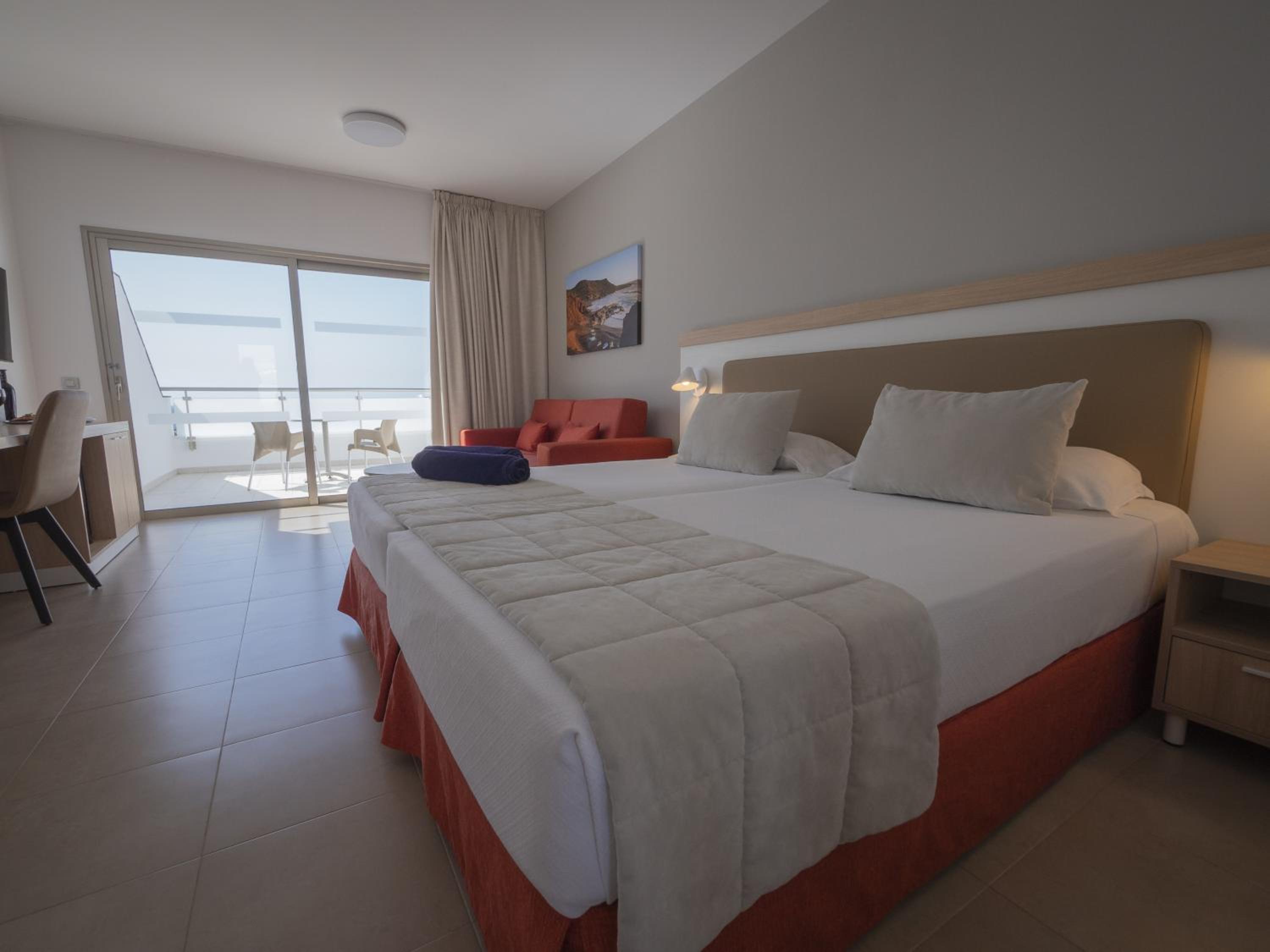 Room, Twin Beds, Lateral Side Sea View