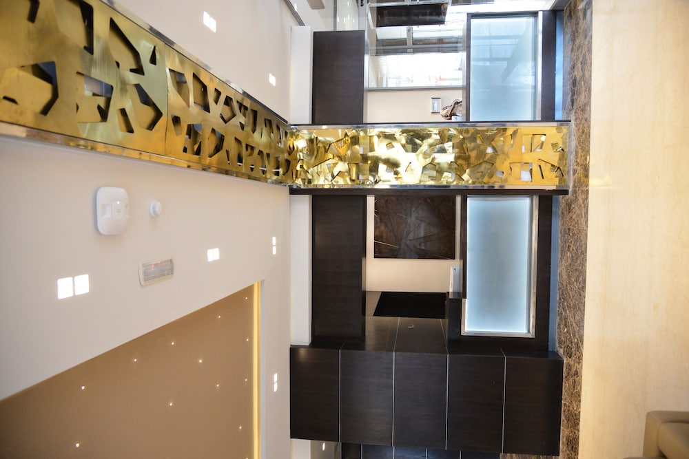 Lobby at Samarons, Ariana