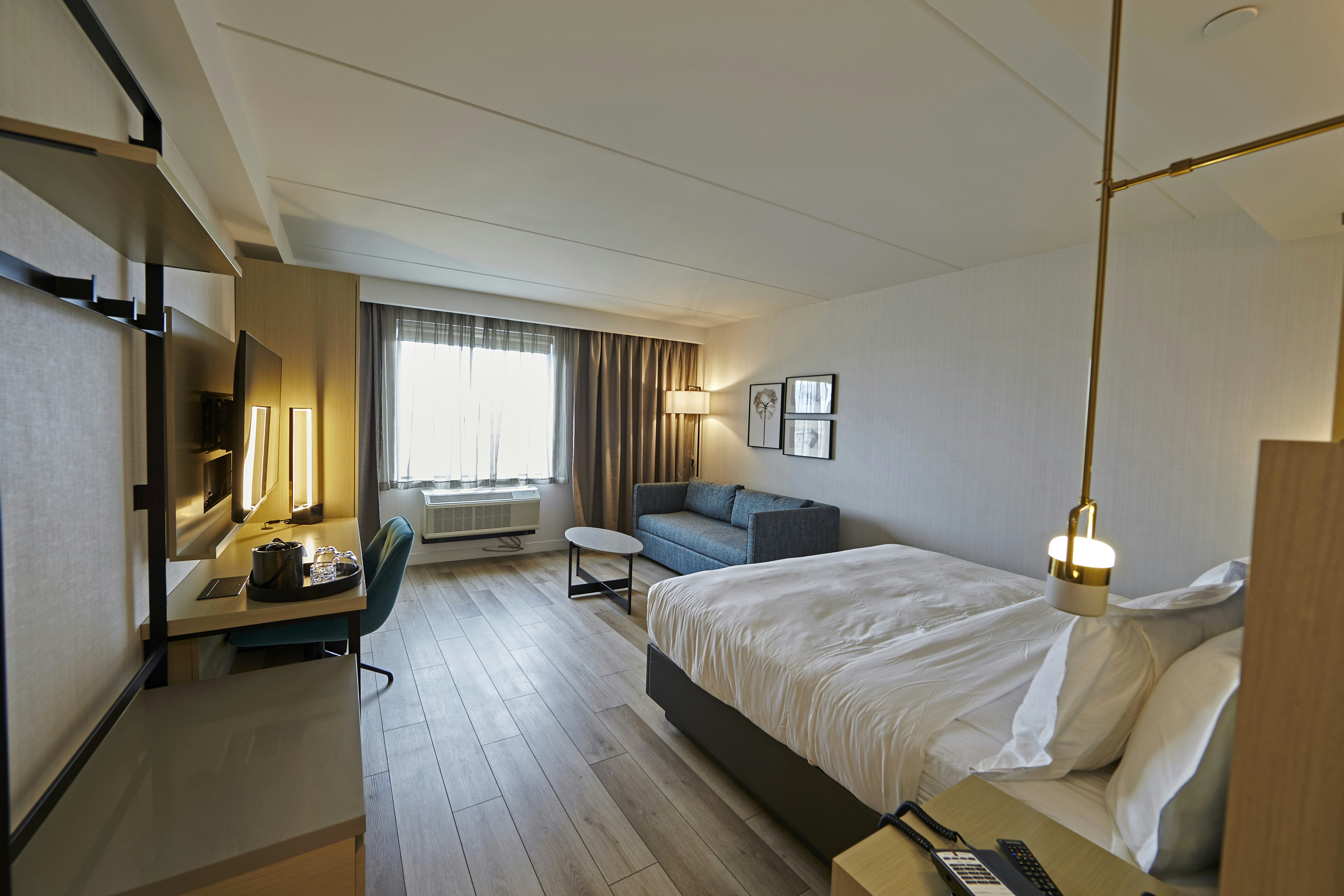 DELUXE, KING BED, SOFA