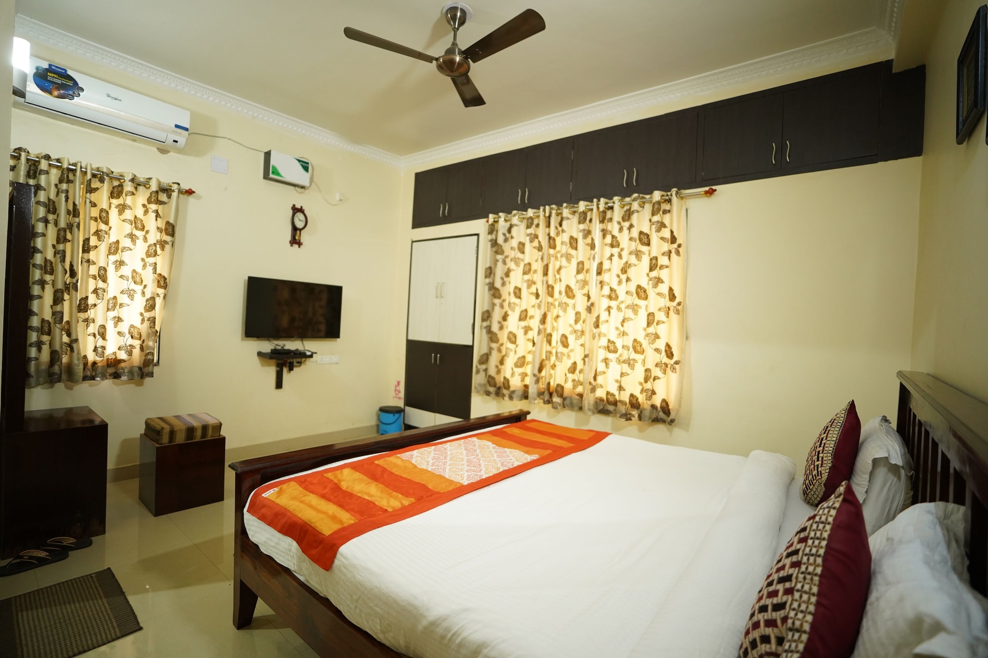 EXECUTIVE, DOUBLE BED