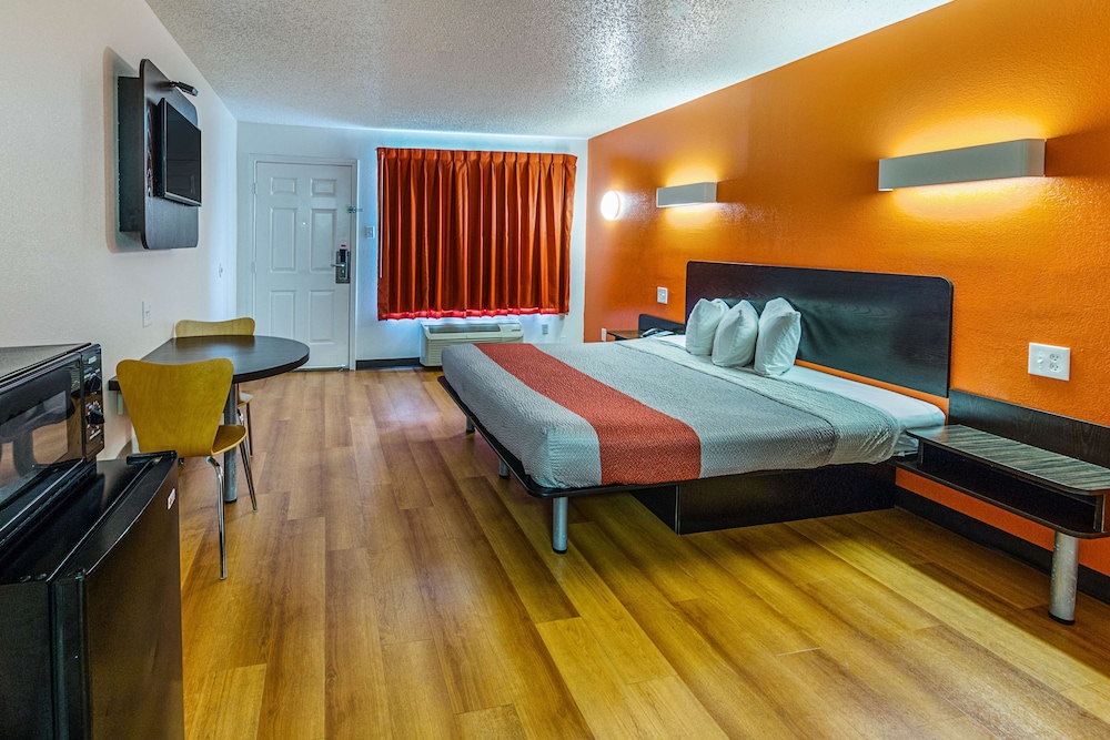 Motel6 Waxahachie, TX 19/39