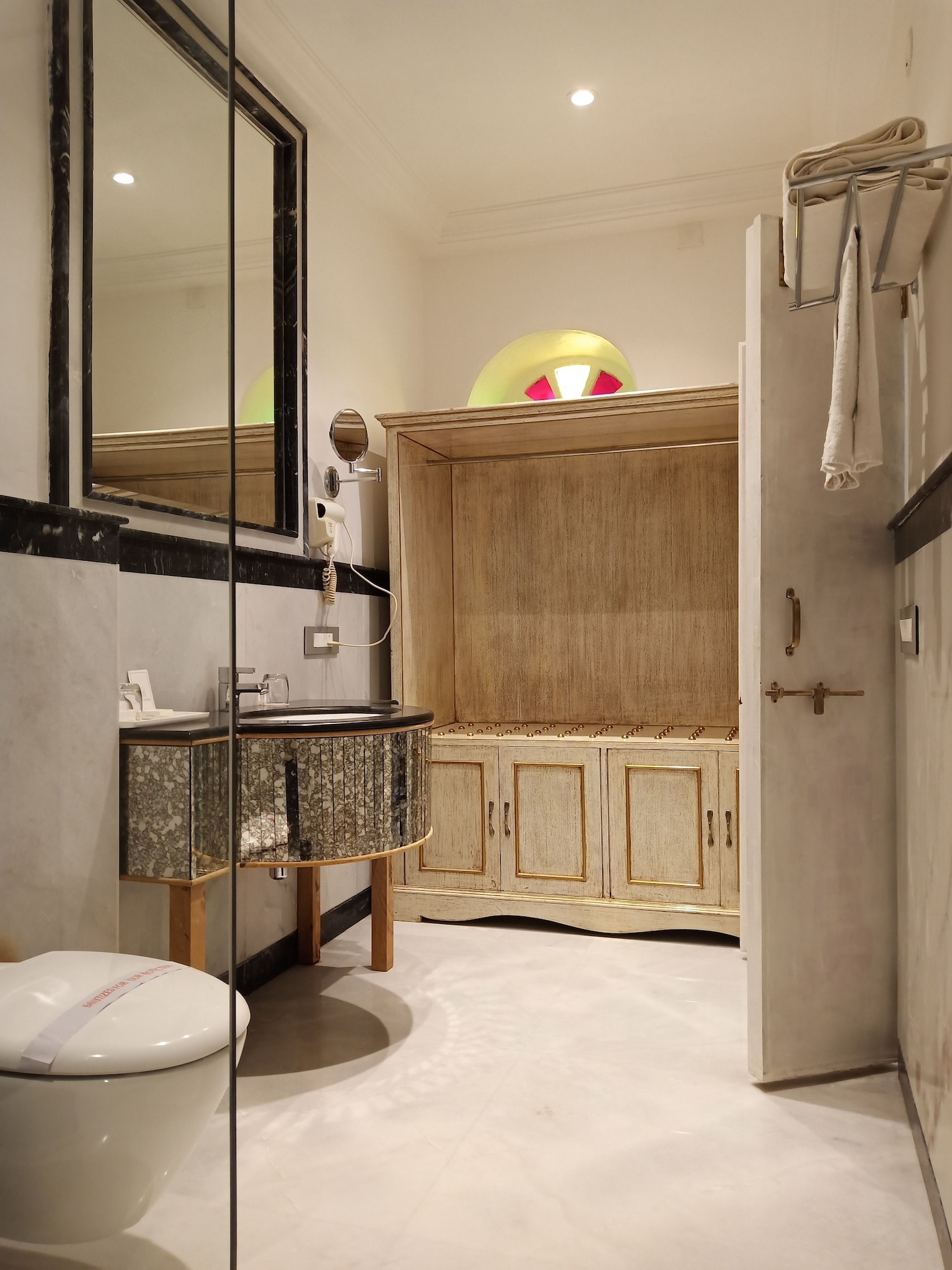 Haveli, Double Bed