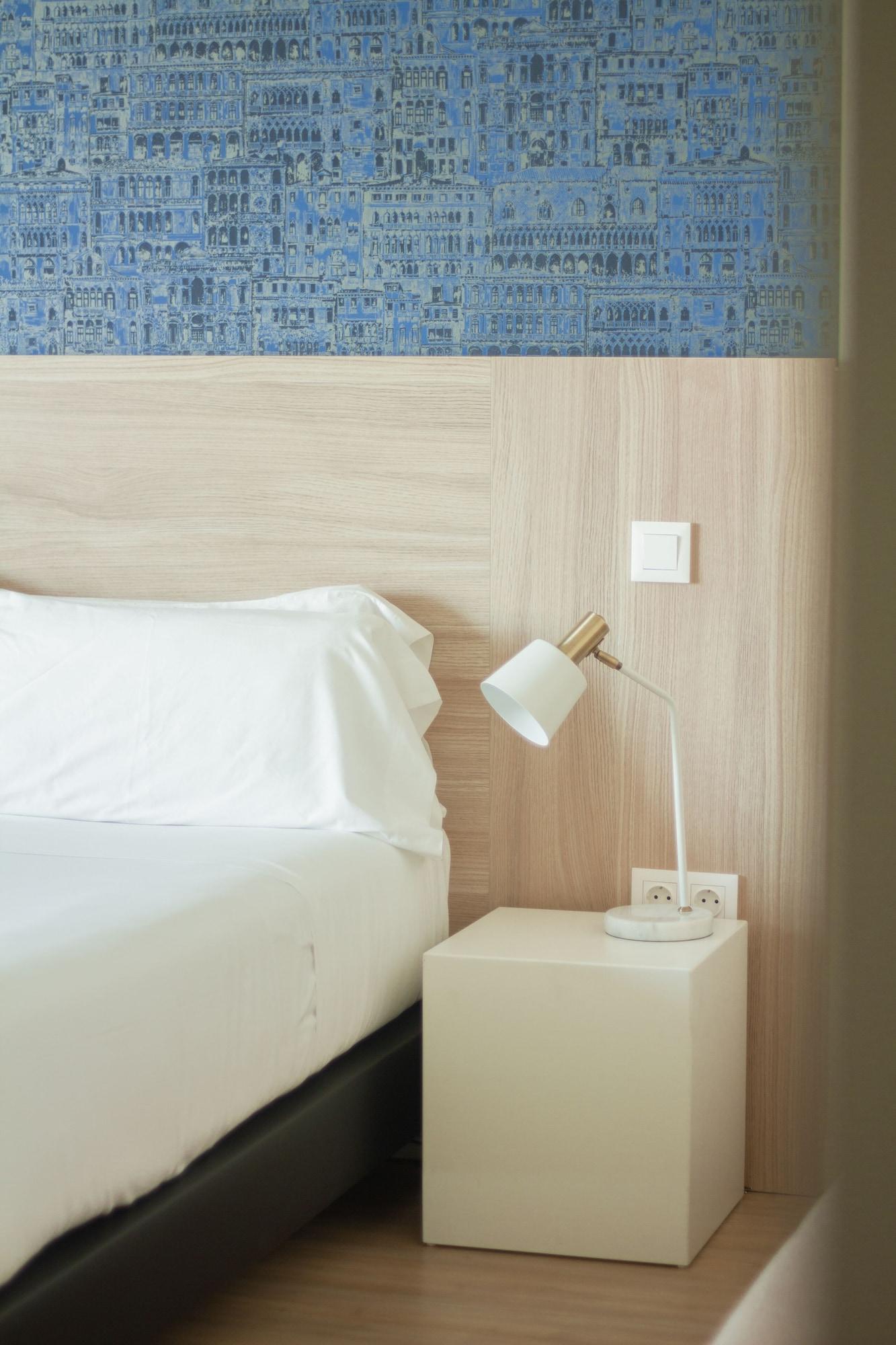 Room Select Porto Suites 12/34