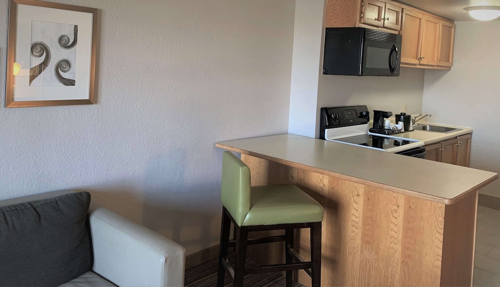 Country Inn & Suites By Radisson Clarksville TN 32/36