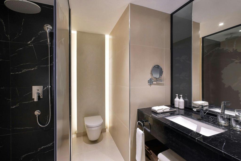 Deluxe, Family, Twin Beds, King Bed, Skyline View، Hotel Local Dubai at Jumeirah Village Triangle by the First Collection 6/8