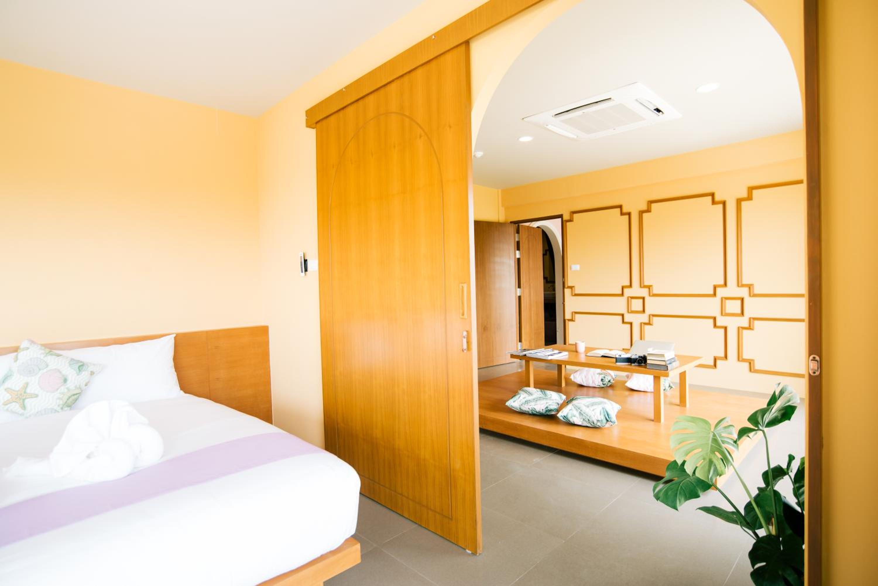 Family Suite, Town View, ROYAL PINEAPPLE HOTEL a welcome to wealth and good fortune 2/7