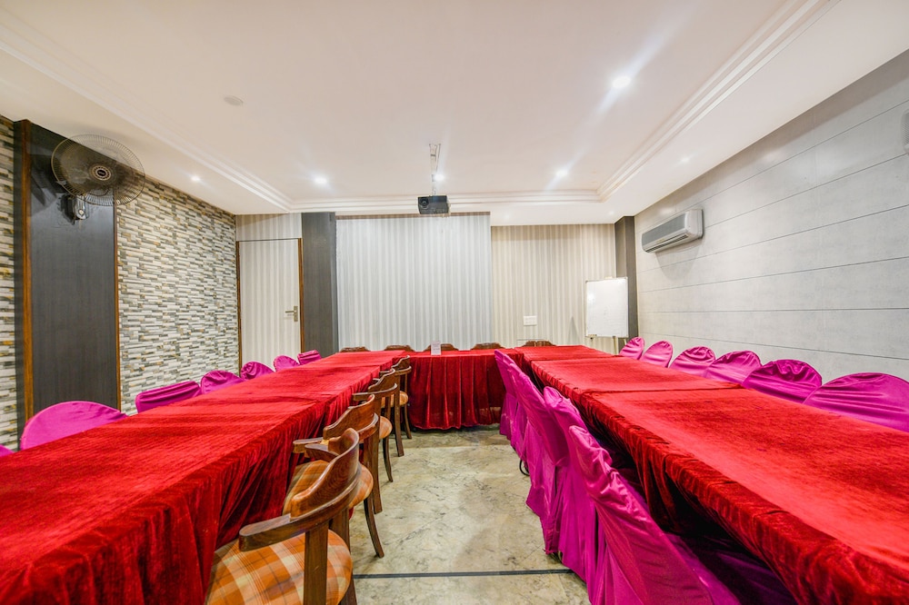 Oyo Rooms Ludhiana Railway Station Clock Tower 49/50