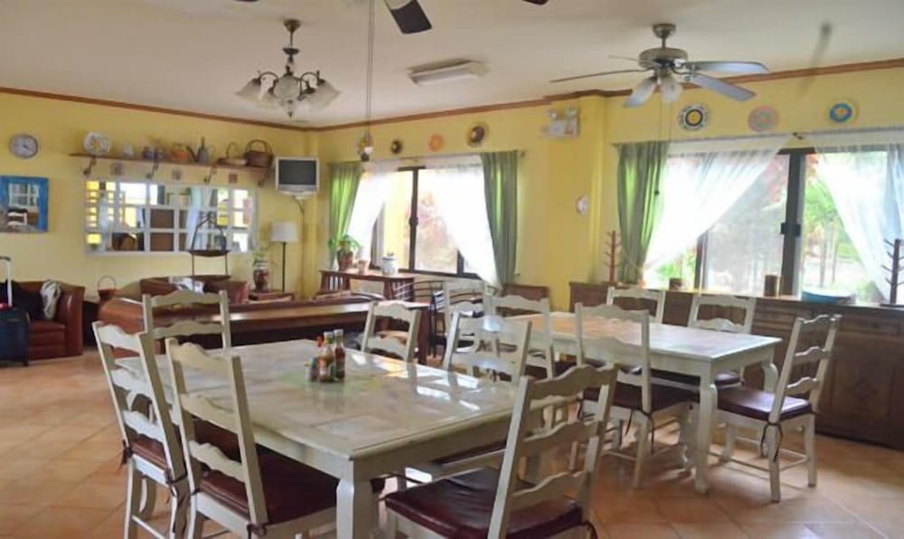 Marvins Seaside Inn 30/50