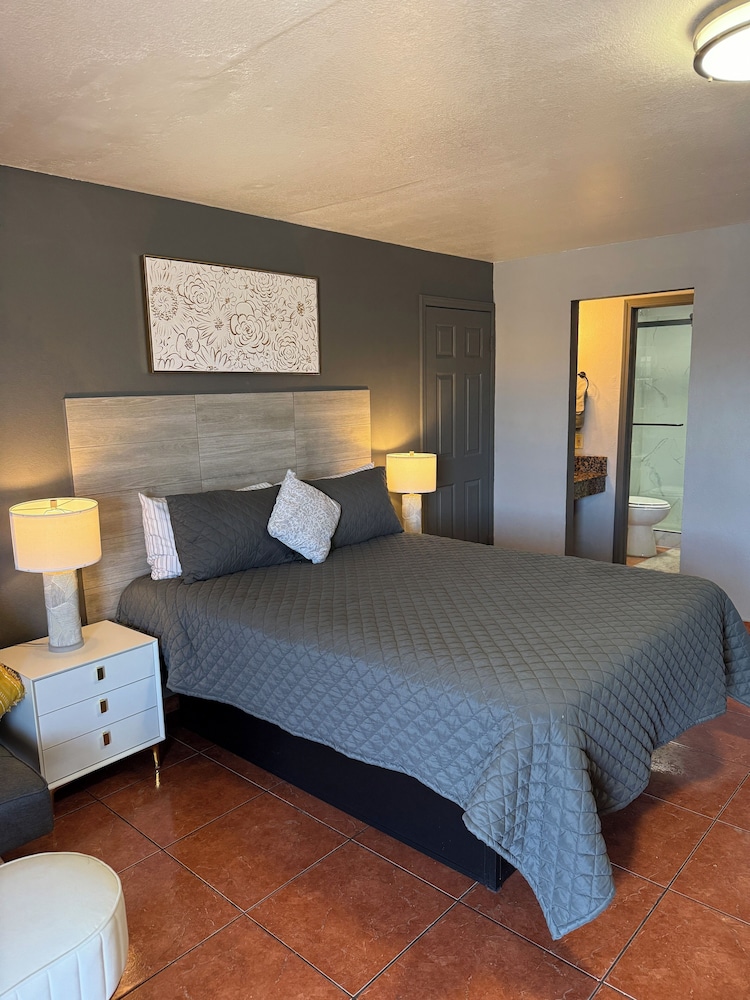 Rawls Motel Near Phoenix Airport 14/50
