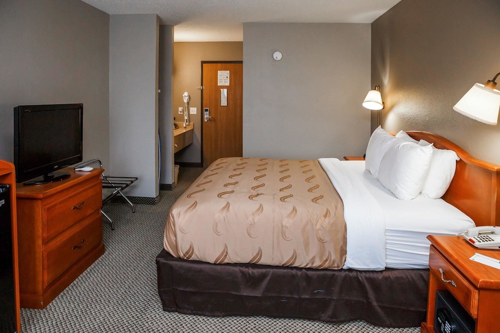 Quality Inn Burlington Near Hwy 34 8/27